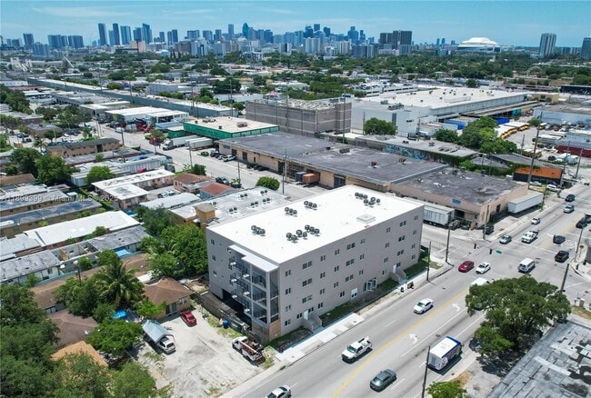Building Photo - 2311 NW 22nd Ave Unit 206