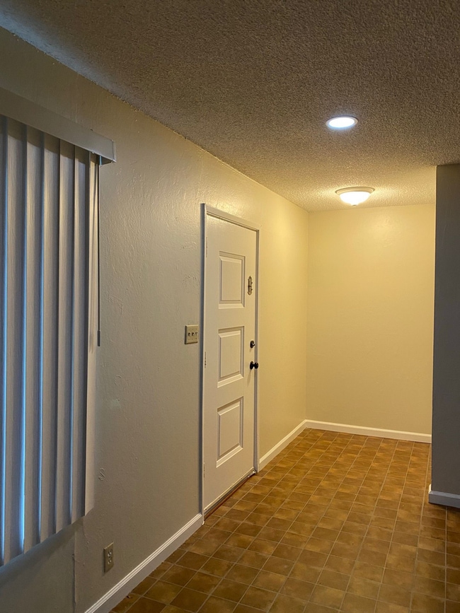 Photo - 4690 Doane St