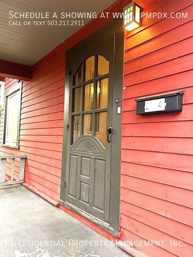 Photo - 214 NE Bryant St