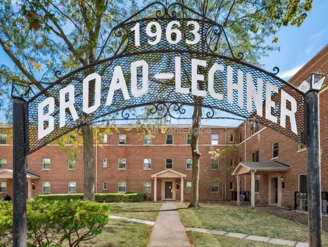 Building Photo - 1963 W Broad St Unit 08