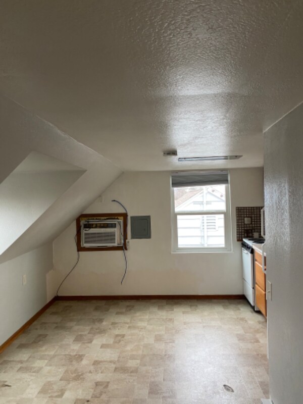 Photo - 1042 W Cascade Ave Unit B