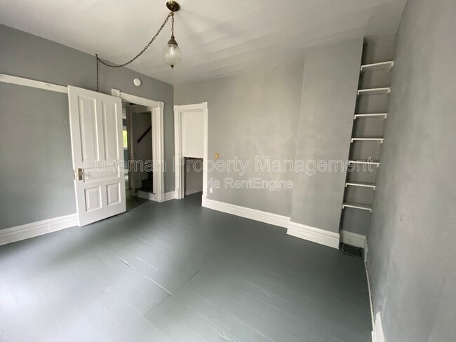 Building Photo - 1020 W Kalamazoo Ave Unit 3