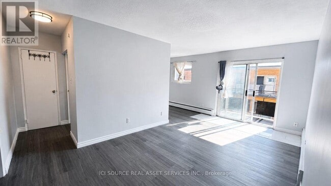 Photo - 333 Gibb St Unit 16