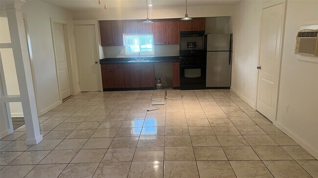 Photo - 10025 Randolph St