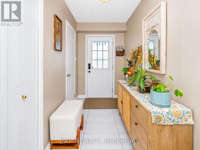 Photo - 641 Royal Fern St