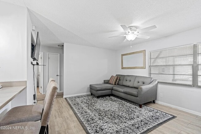 Photo - 6263 Toyota Dr