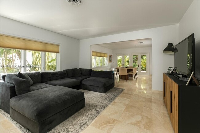 Photo - 900 Andres Ave