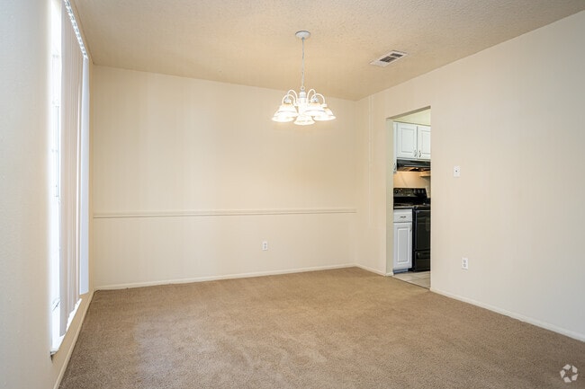 2BR, 2BA - 950SF - Ole London Towne - Utilities Included