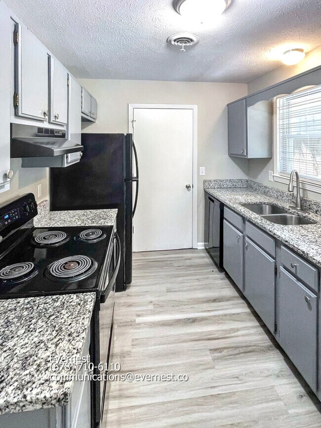 Photo - 483 Ellenwood Dr