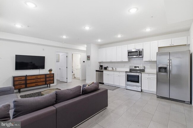 Photo - 925 N Broad St Unit 3G