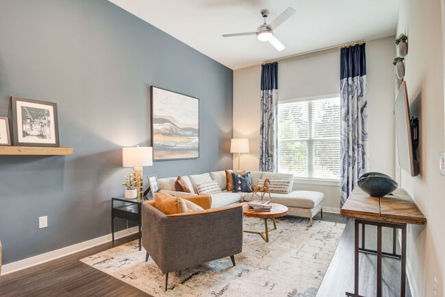 Photo - The Edison Sugarloaf Apartments