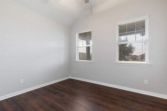 Photo - 912 Slate Ln