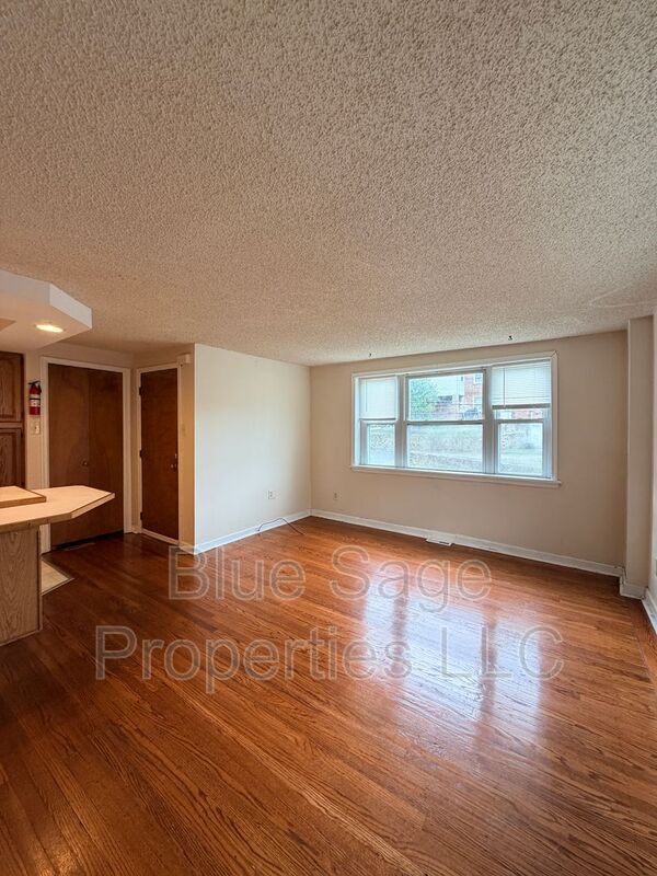 Photo - 4419 Rosemont Ave Unit 1st Floor