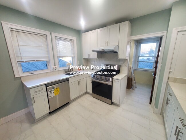 Building Photo - 294 Market St Unit P