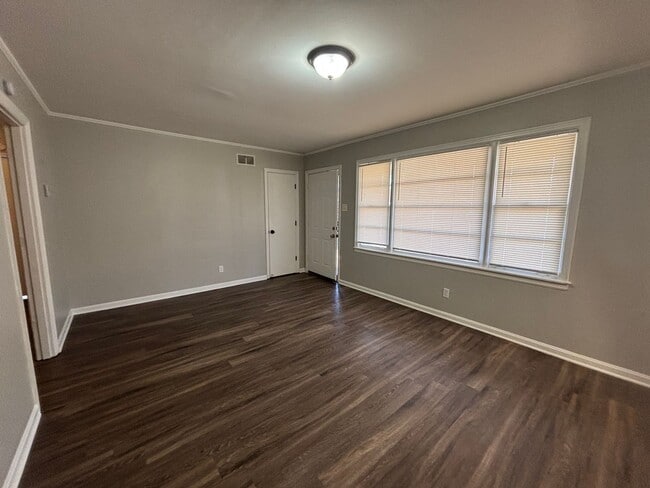 Photo - 2073 Gayle Ave