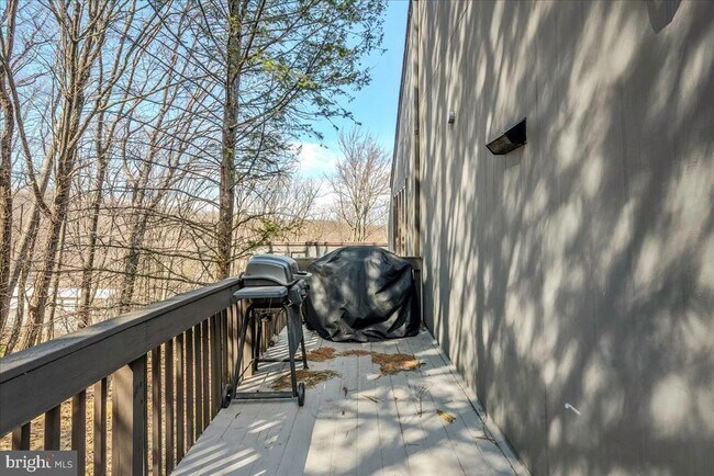 Photo - 31 Middle Village Way