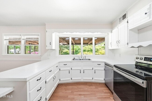 Photo - 808 Chippendale Rd