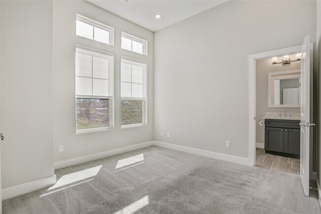 Photo - 2413 Chapman St