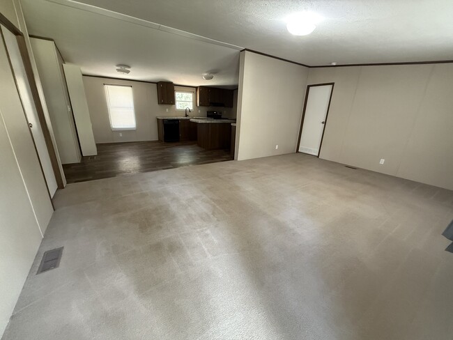 Sala de estar - 380 Pine Tree Loop Unidad A