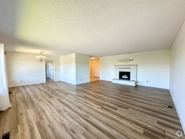 Building Photo - Sweeping Views of Yakima Valley Rental