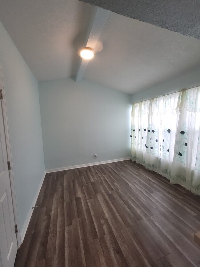 Photo - 513 Hollyhock Ln