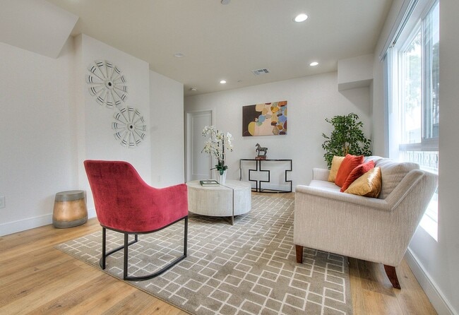 Building Photo - 11726 Hamlin St Unit 11728.5