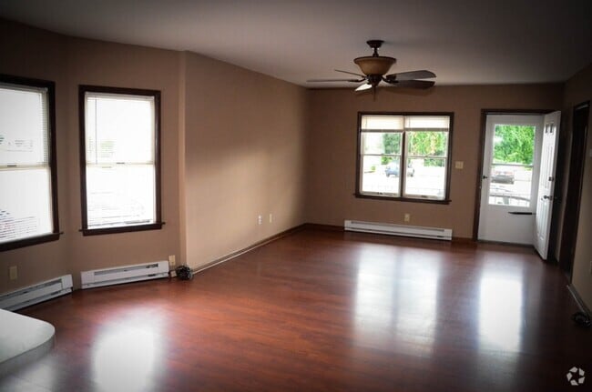 Building Photo - 105 S Apple St Rental