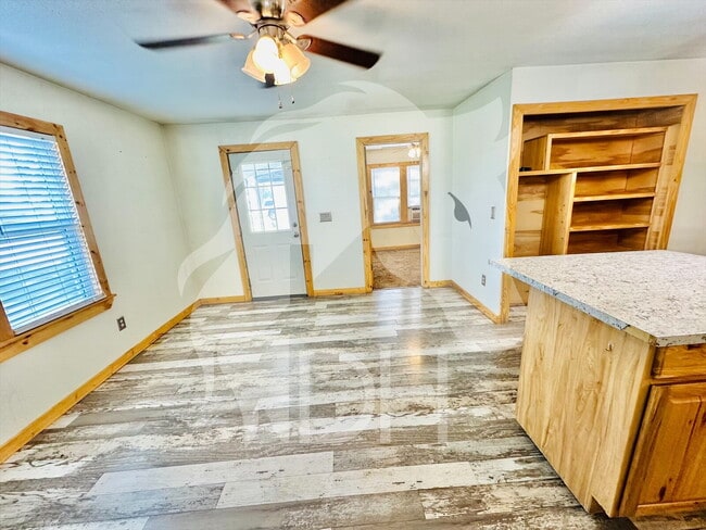 Photo - 721 E Ash St