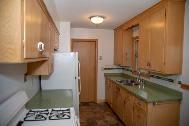 Galley kitchen with silestone countertops. - 1911 Talmage Ave SE House