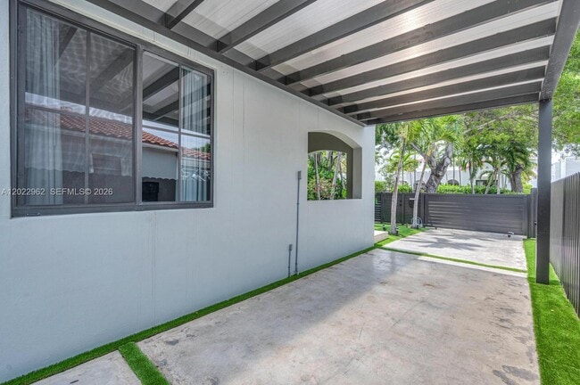 Photo - 1852 SW 10th St