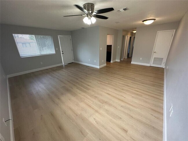 Photo - 1835 Bough Ave Unit 4