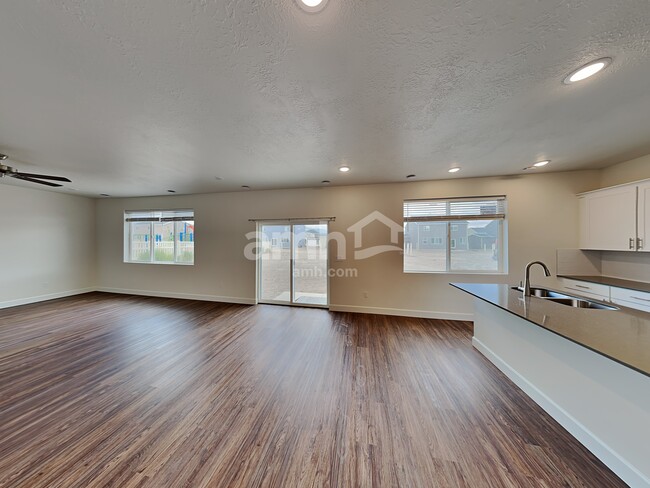 Photo - 214 N Dry Crk Rd