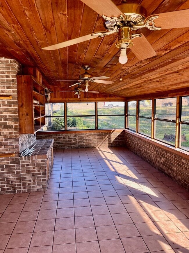 Photo - Luxurious Rustic 3300sqft  4BR/3.5BA/Overs...