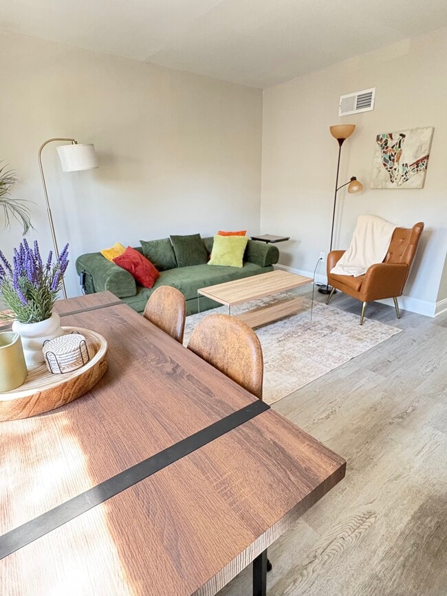 Photo - 1522 Queen St NE Unidad 1522 #1
