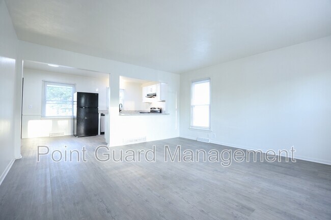 Photo - 5115-5117 N 60th St