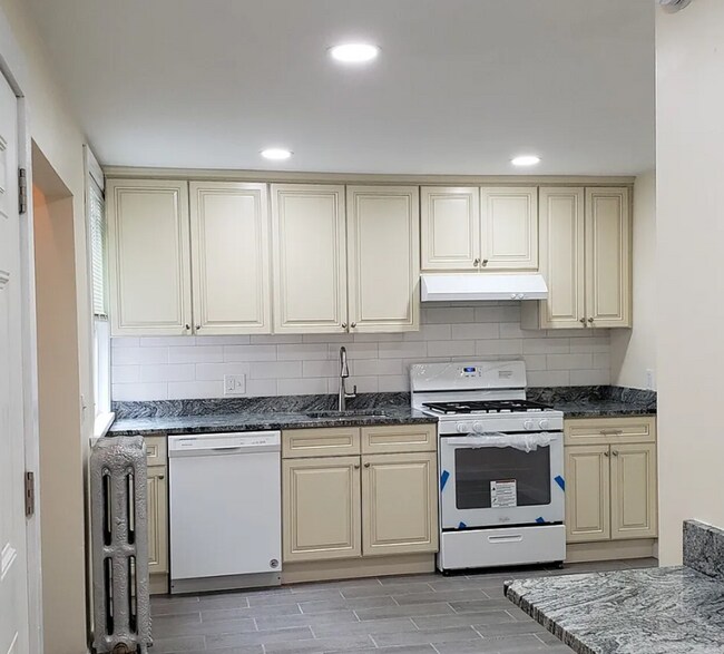 Kelton 4 bed - Kelton 4 bed Condo