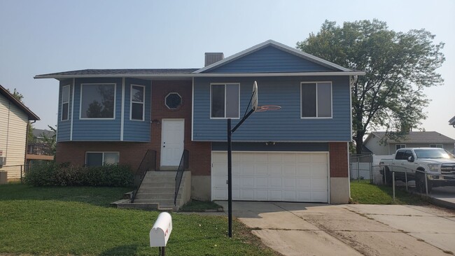 3 BEDROOM HOME IN ROY! - 3 BEDROOM HOME IN ROY!