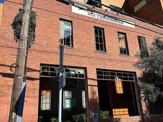 Building Photo - Luxurious Updated Condo in Dogpatch Unit #111