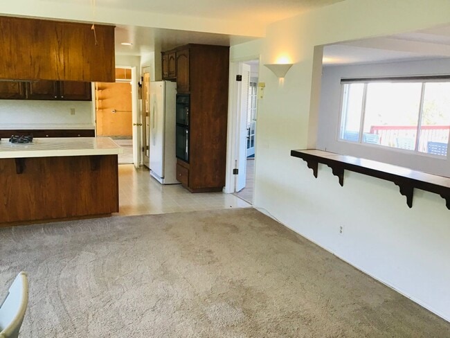 1021 Trueno Ave
