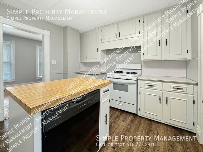 Building Photo - 52 Union Ave NE Unit 1