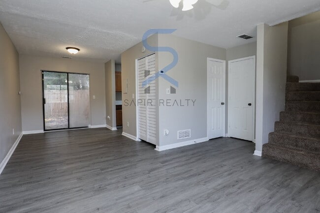 Photo - Move in before November 15th and choose yo...