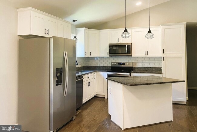 Photo - 64 Hemlock Ln
