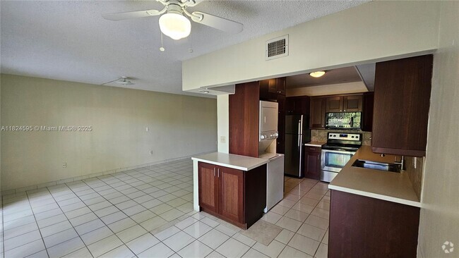 Building Photo - 5800 SW 127th Ave Unit 2212 Rental