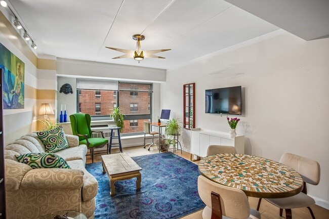 Building Photo - 535 W 52nd St Unit 6E