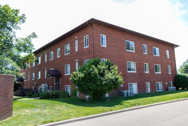 Building Photo - $1200 | 1 Bedroom, 1 Bathroom Condo | No Pets | Available for August 1st, 2026 Move In! Unit 522