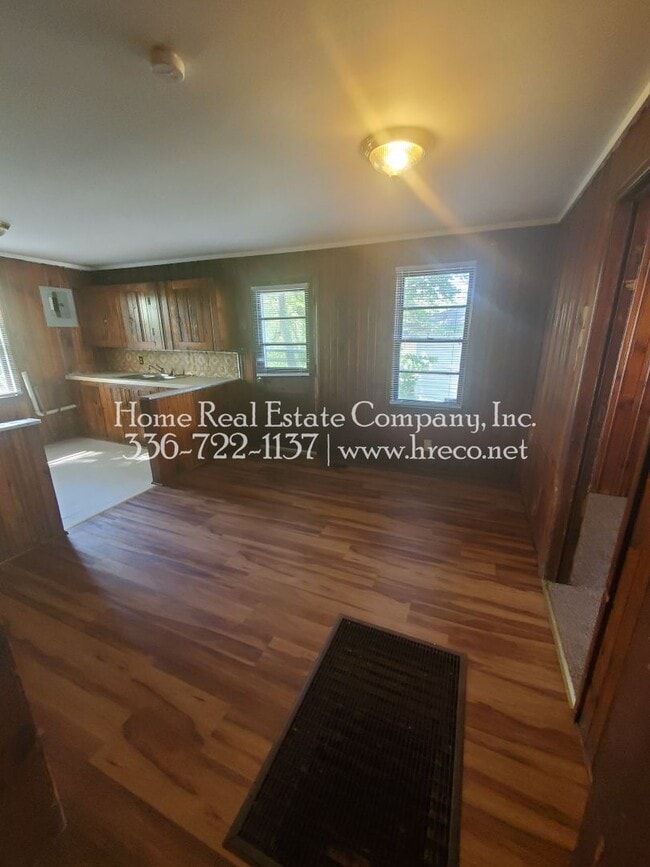 Photo - 2718 Ansonia St