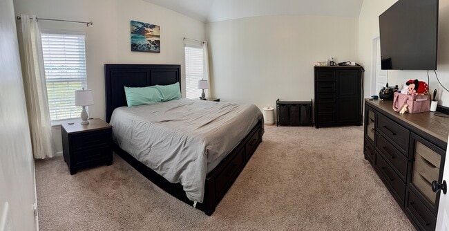 Photo - 215 Deerfield Dr NE