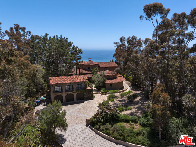 Building Photo - 23806 Malibu Crest Dr Rental