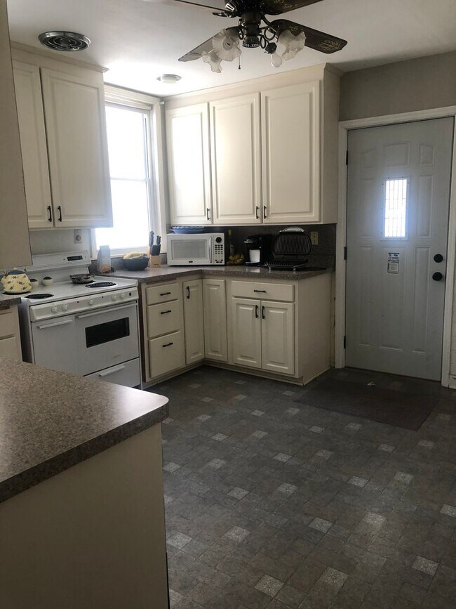 1912 Roblyn Ave Unit 1