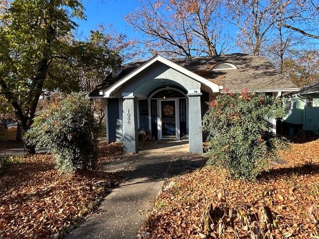 Photo - Contact Peggy 501 676 1758